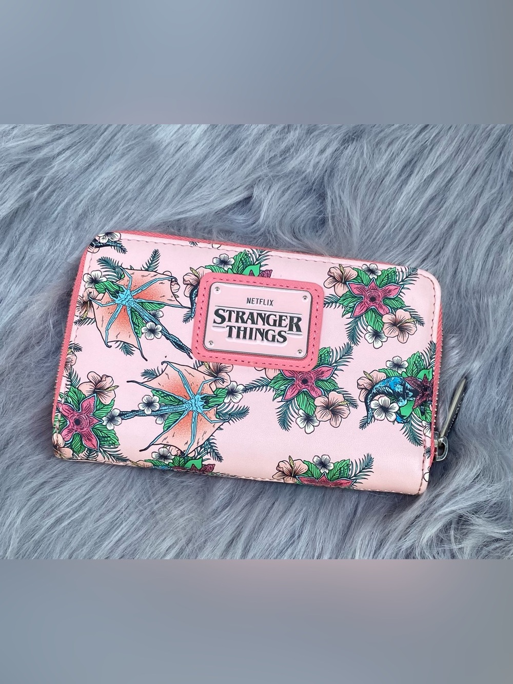 Loungefly Stranger Things Creatures
Wallet 💝✨💝✨ - Picture 3 of 15